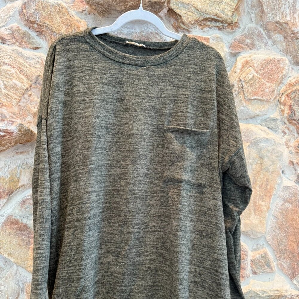 Reb in J Green sweater Side Buttons Size XL